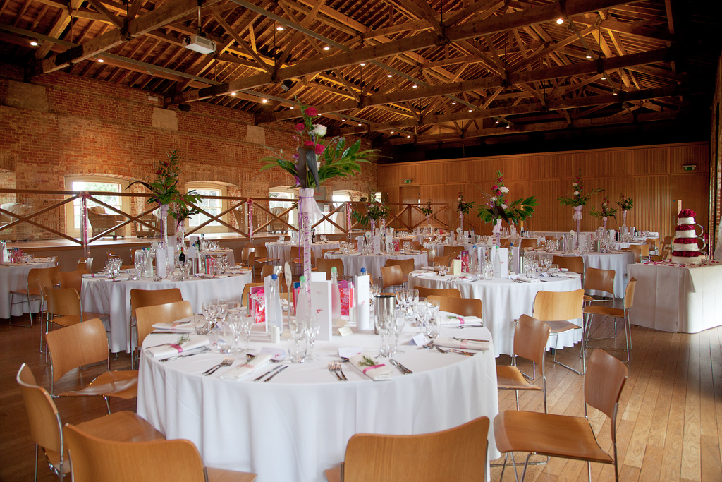Read more about the article How to Choose Table Layout for Your Wedding