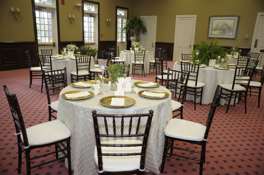 Read more about the article How to Choose Your China Style