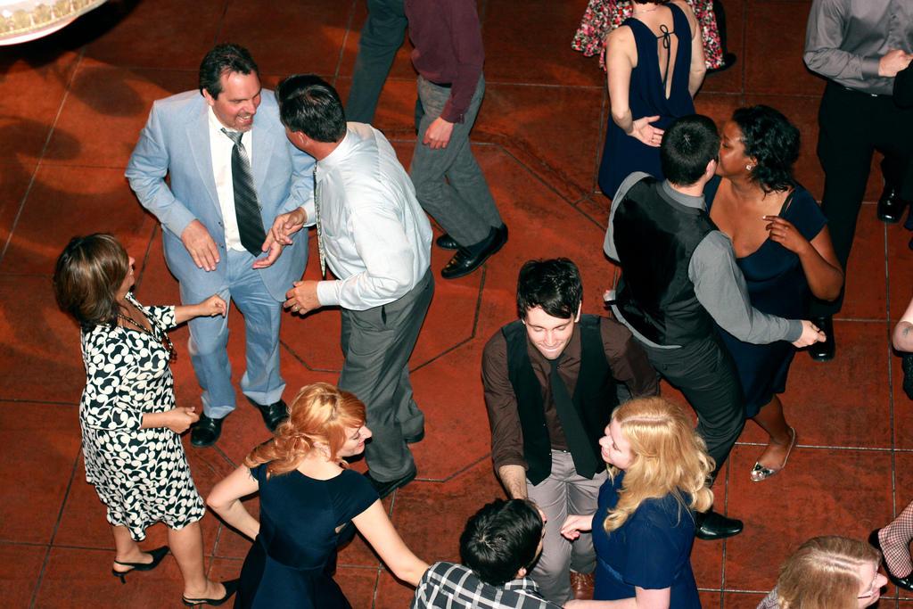 Read more about the article How to keep your wedding guests on the dance floor